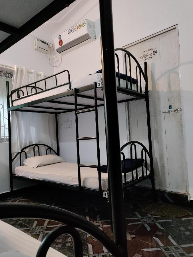 Goanvibes Hostel Анджуна Екстериор снимка